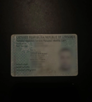 Під час комендантської години у Чернівцях поліцейські виявили чоловіка з підробленим паспортом