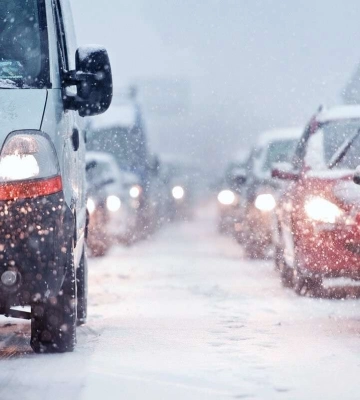 Что делать водителям Днепра, если ваш автомобиль застрял в снегу: полезные лайфхаки