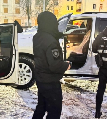 У центрі Чернігова поліція затримала адвокатку на хабарі у 200 000 гривень за статус непридатності до військової служби