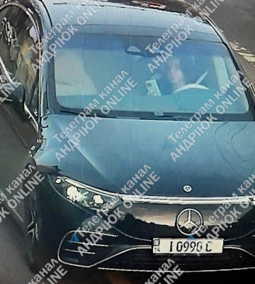 Німецький автопарк львівського бізнесмена Гринкевича, якого звинувачують у крадіжці мільярда в ЗСУ, показав журналіст