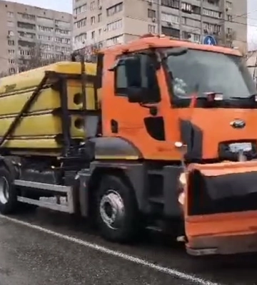 Київські комунальники локалізували витік води на вулиці Великій Васильківській