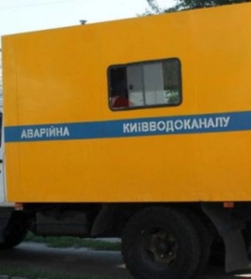 У Києві на Оболонській аварія на водопроводі, рух вулицею перекрито – КМДА