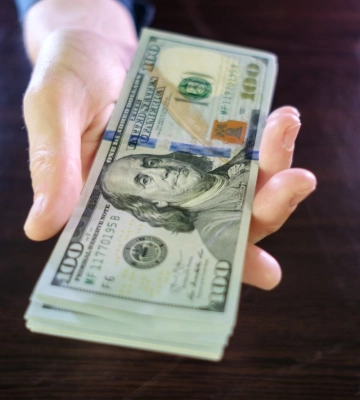Курс доллара на наличном рынке за год упал на 6%, - НБУ
