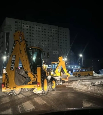 Використано понад 1 800 тонн протиожеледної суміші: як у Дніпрі долають наслідки негоди