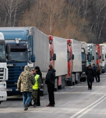 Блокада польського кордону: на волинському та ще двох пунктах пропуску тисячі машин у черзі