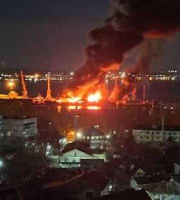 У Феодосії гучні вибухи: повідомляють про атаку на порт