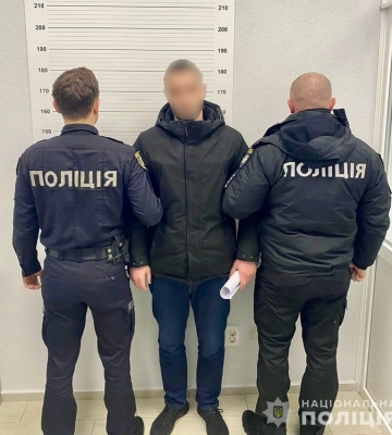 В Ужгороді затримали раніше судимого зловмисника, який на вокзалі пограбував вінничанку