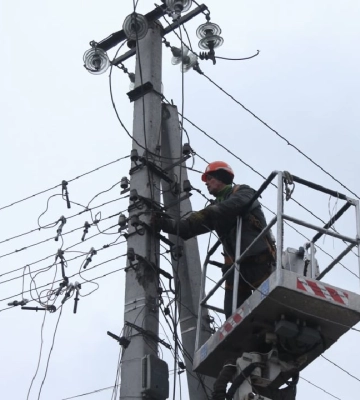 На Одещині шквал завалив вітрогенератор