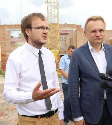 Садовий пояснив, чому його заступники не можуть мати малу зарплату