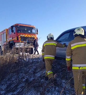 Через негоду три автомобілі з'їхали у кювет. На дорогах Миколаївщини ожеледиця