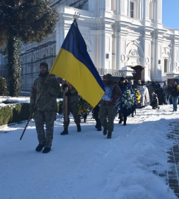 Під час бойового завдання, отримав рани, несумісні з життям: у Луцьку попрощалися з Героєм Юрієм Співаком