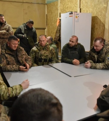 Залужный посетил позиции ВСУ в районе Купянска