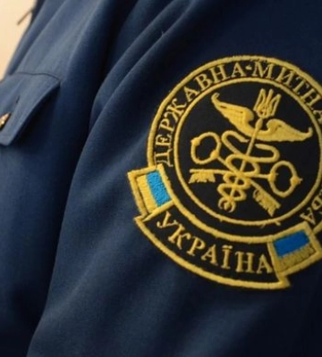 Здійснював митне оформлення автівок без їх фактичної наявності – підозрюється головний держінспектор митного поста «Ромни»&amp;hellip;