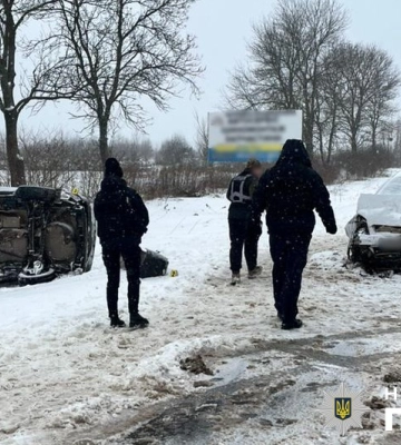 На Львівщині внаслідок зіткнення двох легковиків постраждали семеро людей (ФОТО)