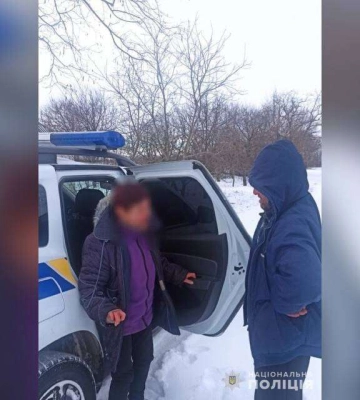 На Дніпропетровщині поліцейський врятував людей від переохолодження