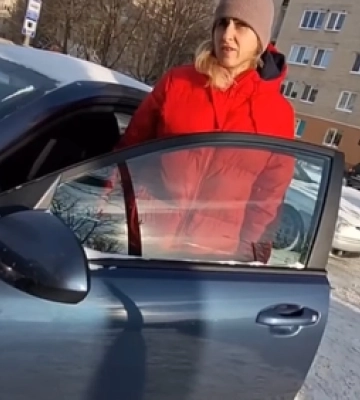 Не «ялинкою», а вздовж: на ЛПЗ штрафували водіїв, які не вміють паркуватися (відео)