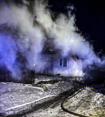 Вночі у селі біля Луцька горів житловий будинок, постраждав 31-річний чоловік