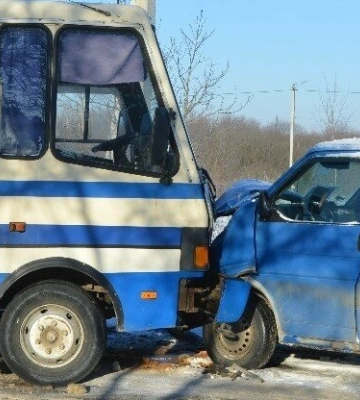 На Львівщині внаслідок зіткнення з маршруткою травмований водій мікроавтобуса