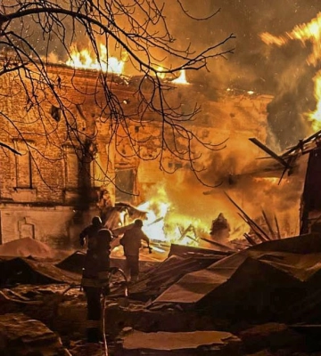 На Сумщині рятувальники ліквідували масштабну пожежу, що виникла через ворожі удари