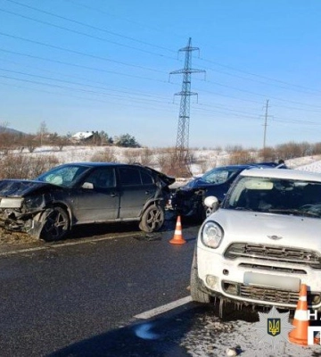 На Львівщині сталася масштабна аварія: шестеро травмованих