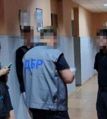 У Дніпрі поліцейські вибивали гроші з громадян, що займалися криптовалютою