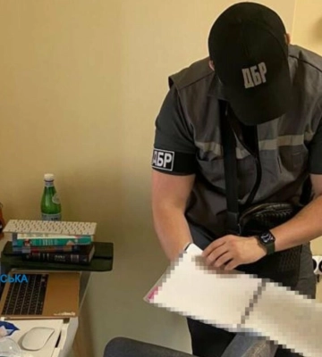 У Дніпрі поліцейські вибивали гроші з громадян, що займалися криптовалютою