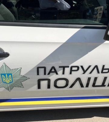 У Франківську зупинили водія, який був п’яний та мав при собі, ймовірно, наркотики