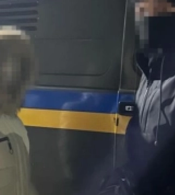 У Херсоні СБУ затримала колаборантку, яка під час окупації міста примусово «паспортизувала» пільговиків