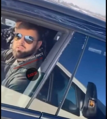 На Волині «автохам» виїхав на зустрічну смугу та харкнув в обличчя водієві, який йому «заважав»