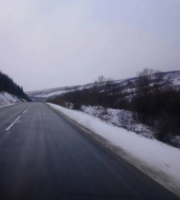 На автомобільних дорогах державного значення Закарпатської області ускладнень в русі немає: проїзд забезпечено