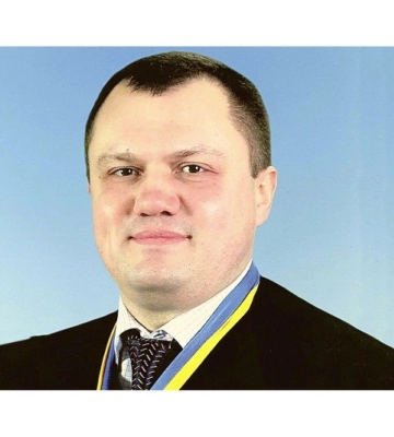 Високі зарплати та нові автівки: що задекларували голови одеських судів