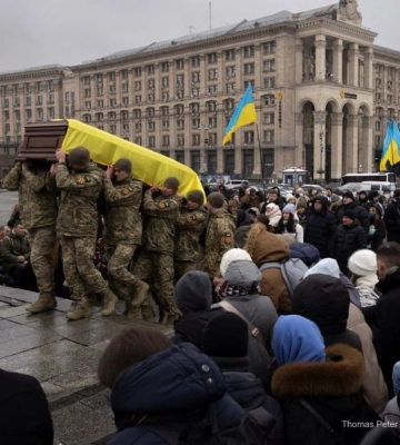 У Рівному та Києві попрощалися з поетом, який мусів взятися за кулемет (ФОТО)