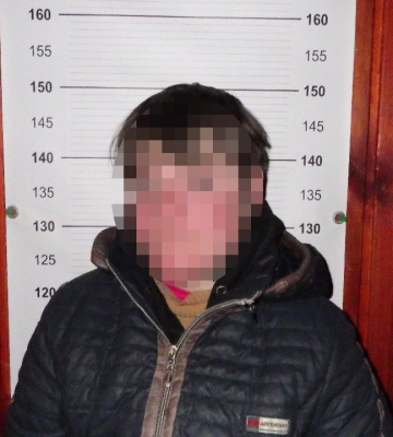 Сказав, що впав на банку: жителька Вараського району вдарила свого хлопця ножем у спину