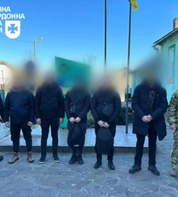 17 осіб намагалися незаконно перетнути кордон з Румунією та Угорщиною