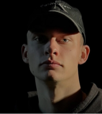«Спочатку любов, а потім прірва»: артист з Луцька випустив нову пісню
