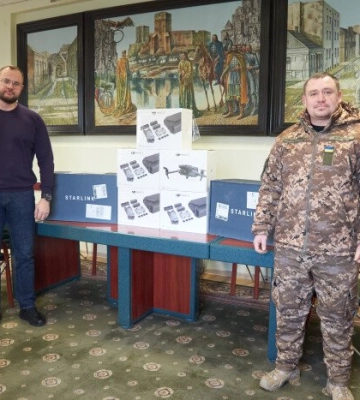Квадрокоптери, зарядні станції та Starlink: Луцька міськрада передала допомогу двом військовим частинам