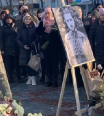 «Неможливо уявити масштаб його душі»: у Рівному попрощалися з військовим та поетом Максимом «Далі» Кривцовим. РЕПОРТАЖ