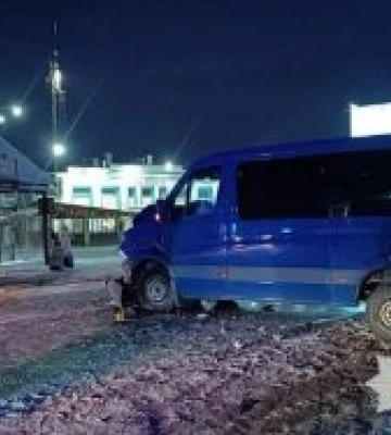 На трасі Київ-Чоп зіткнулися автобус та мікроавтобус: постраждали діти (ФОТО)