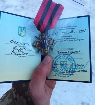 Боєць з Волині отримав почесну відзнаку від Залужного. Фото