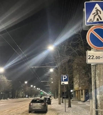 Заважають прибирати сніг: у Луцьку штрафують за припарковані вздовж дороги авто 