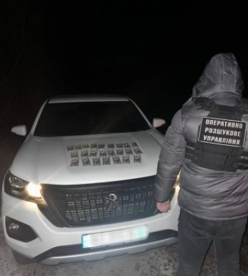Прикордонники Закарпаття оприлюднили подробиці затримання переправниа чоловіків через кордон