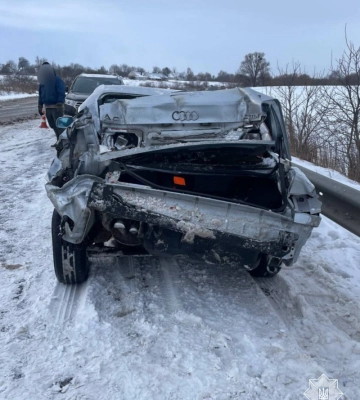 У Луцькій громаді автівка в&amp;#039;їхала у снігоприбиральну машину. Фото