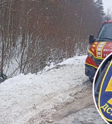 На Прикарпатті рятувальники деблокували постраждалу особу з автомобіля, який потрапив у ДТП
