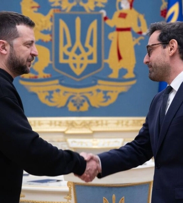 Зеленский провел встречу с новым главой МИД Франции. Сежурне рассказал, что его в Киев направил Макрон, хотя обычно новоназначенный министр сначала ездил в Берлин