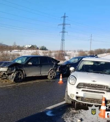 Троє мешканців Рівненщини травмувались у масштабній ДТП на Львівщині