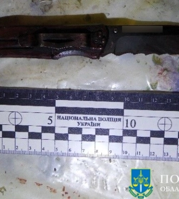 На Полтавщині обрано запобіжний захід чоловіку, який зарізав жінку та поранив чоловіка і дитину
