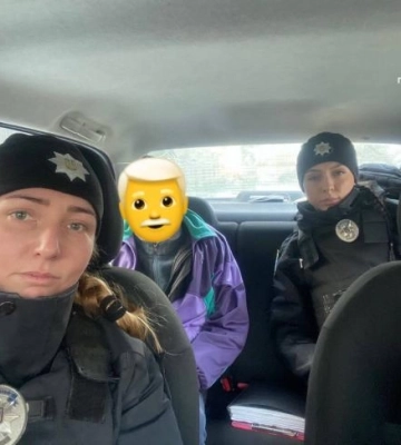 У Рівному розгублений дідусь прийшов до чужого будинку