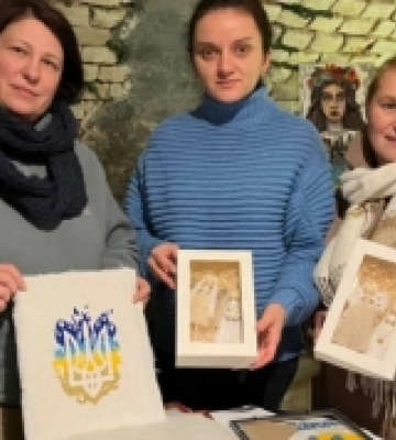 Волонтери у Луцьку відкрили інклюзивну крамничку із сувенірами