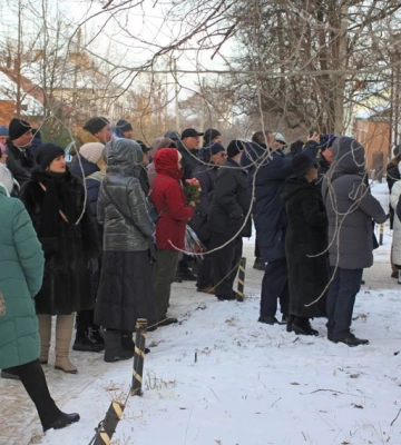 У Полтаві відкрили меморіальну дошку колишньому головному художнику міста Анатолію Чорнощокову