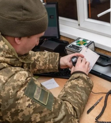 Заплатив за фальшивку $2 тисячі: на Волині судили уродженця Донецька за спробу виїхати за кордон